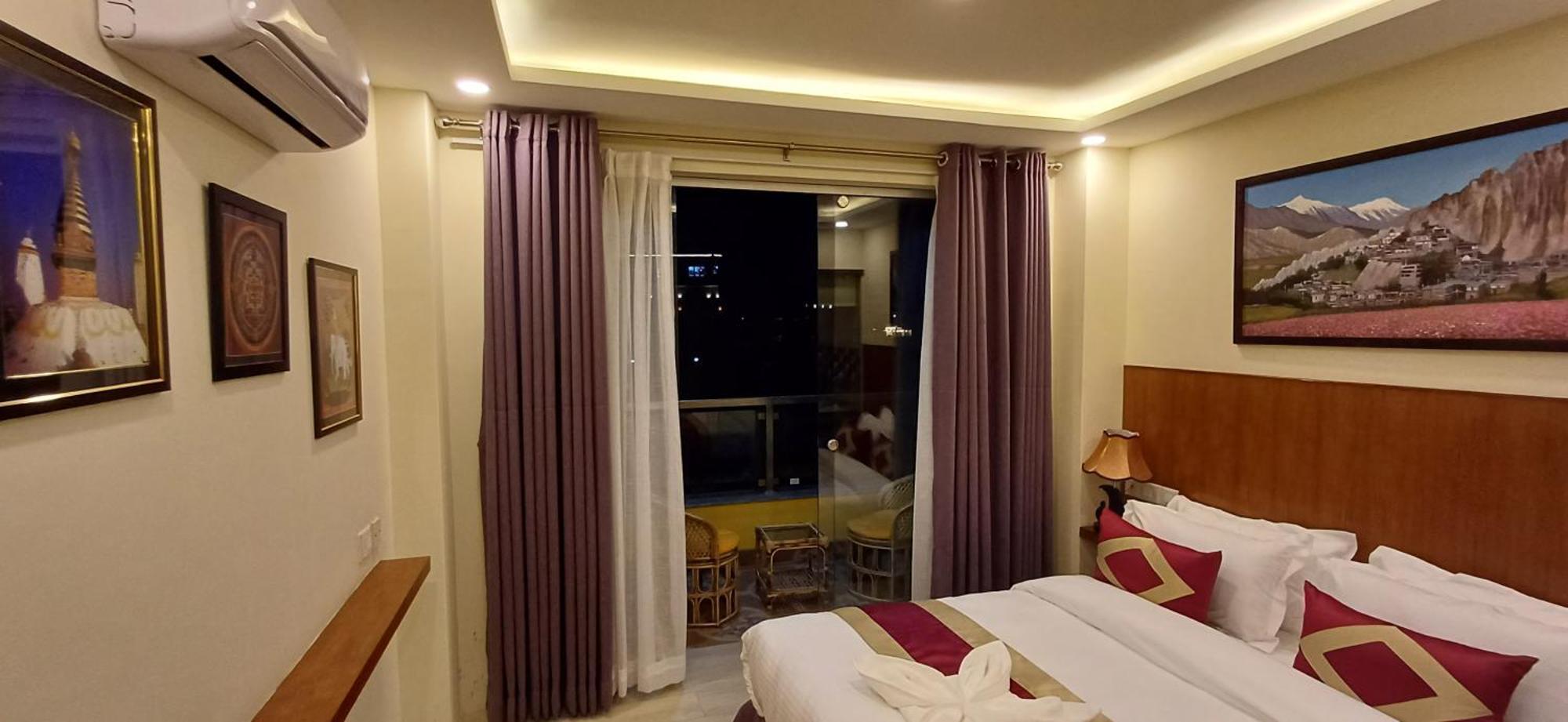 Hotel Yakroo Manang Kathmandu Exteriör bild