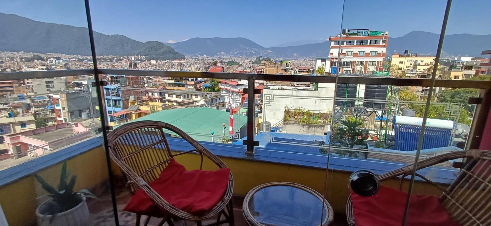 Hotel Yakroo Manang Kathmandu Exteriör bild