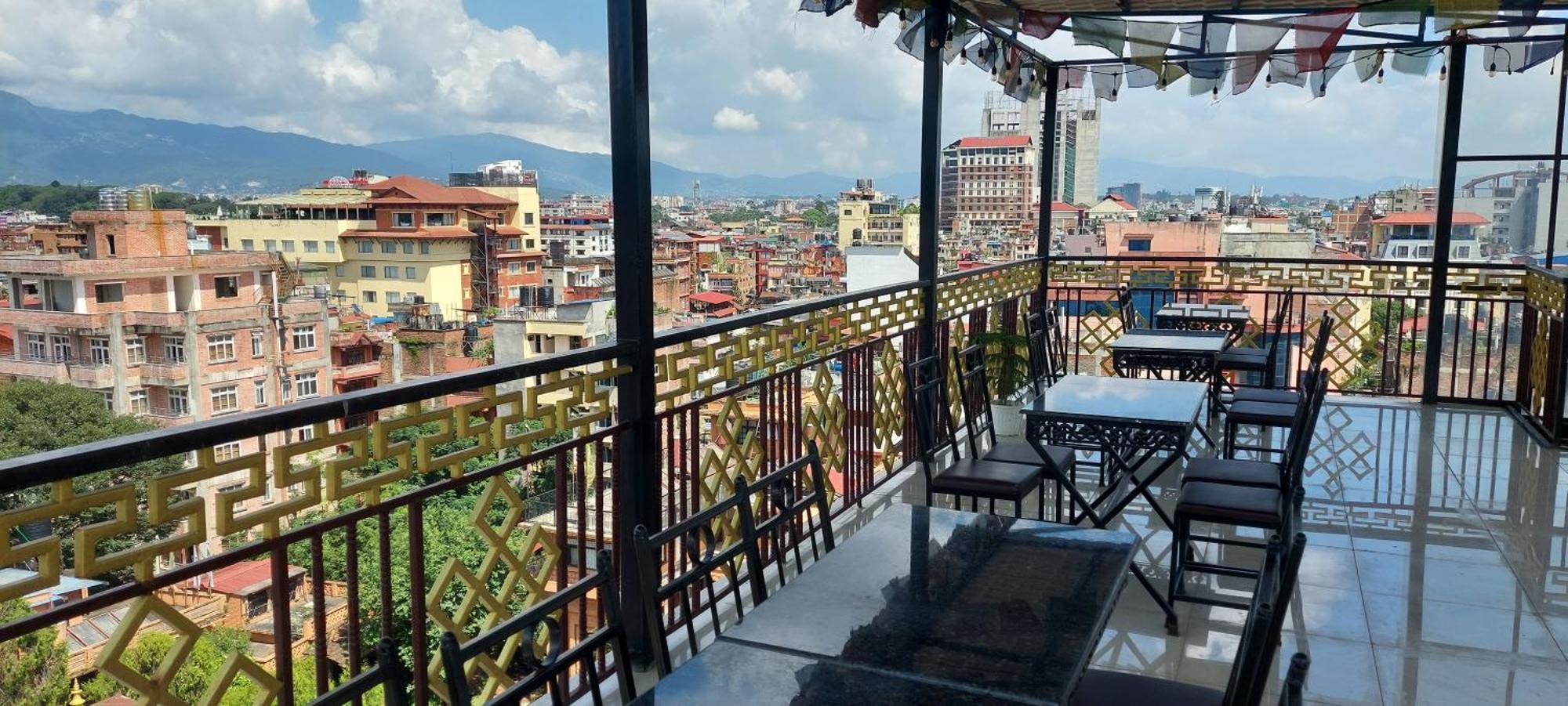 Hotel Yakroo Manang Kathmandu Exteriör bild