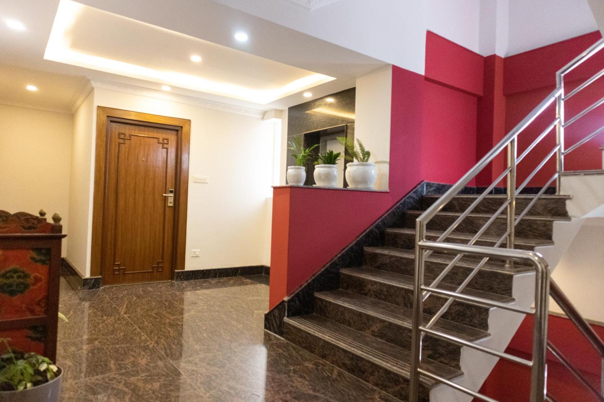 Hotel Yakroo Manang Kathmandu Exteriör bild
