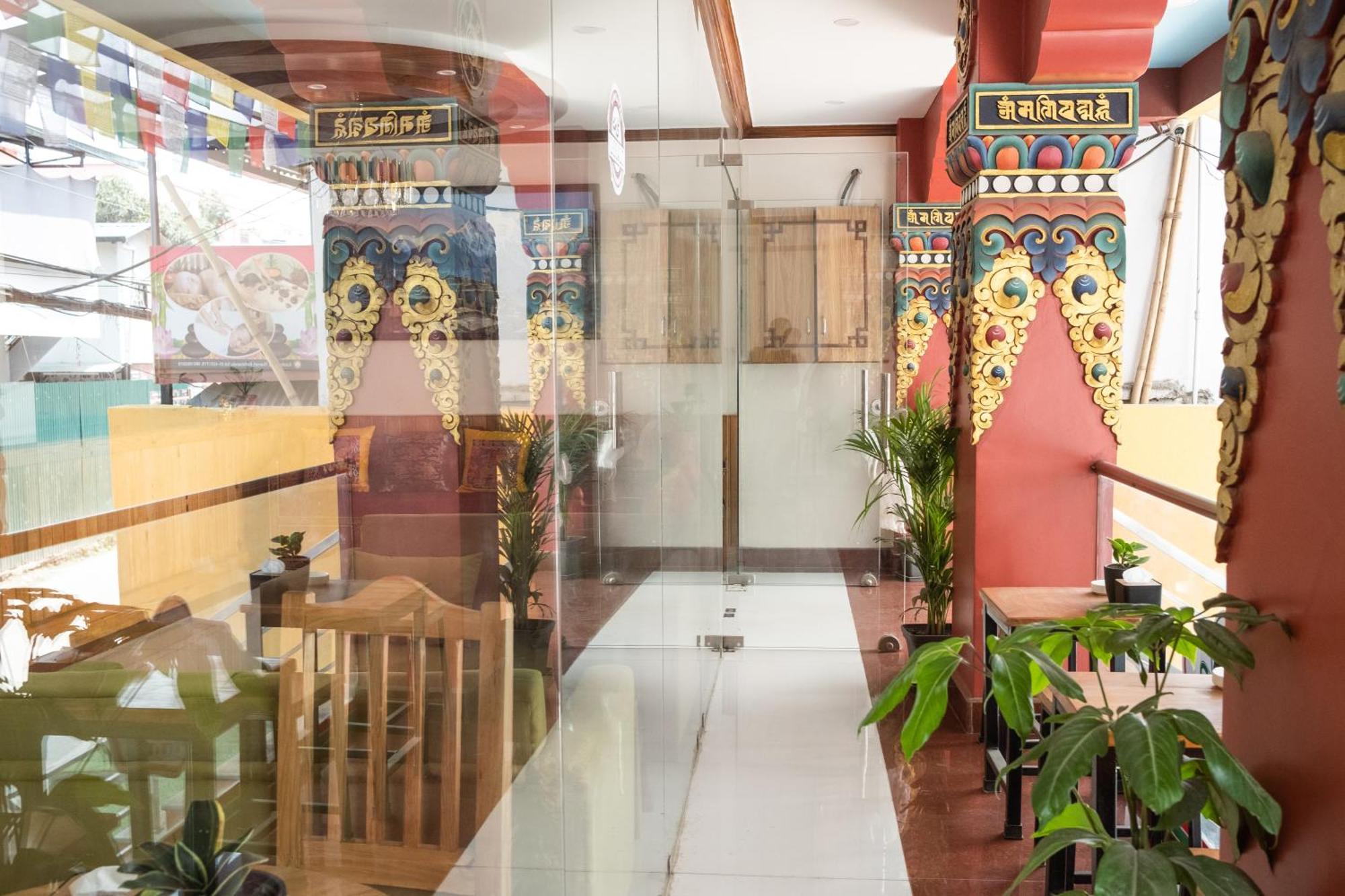 Hotel Yakroo Manang Kathmandu Exteriör bild