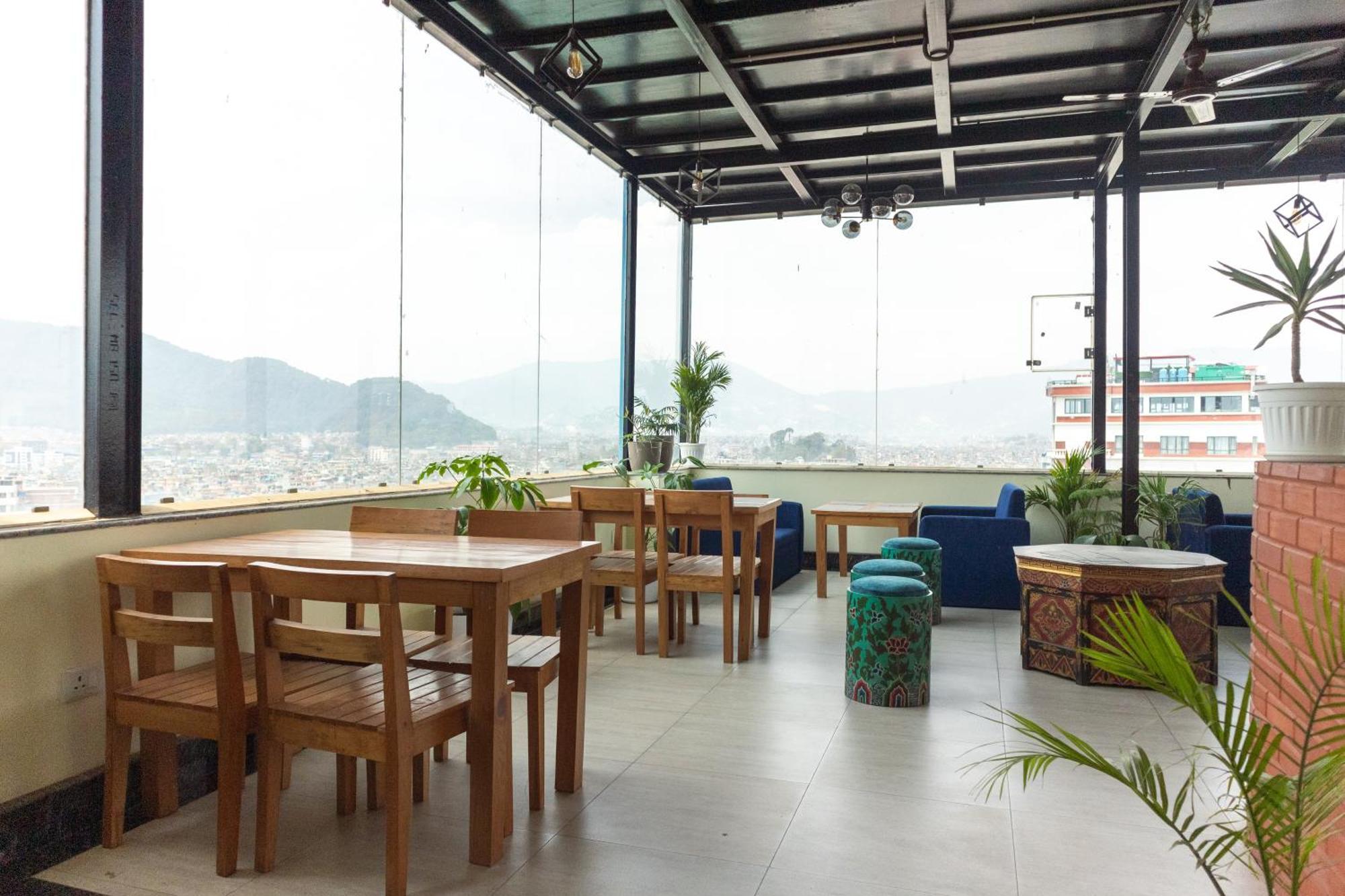 Hotel Yakroo Manang Kathmandu Exteriör bild